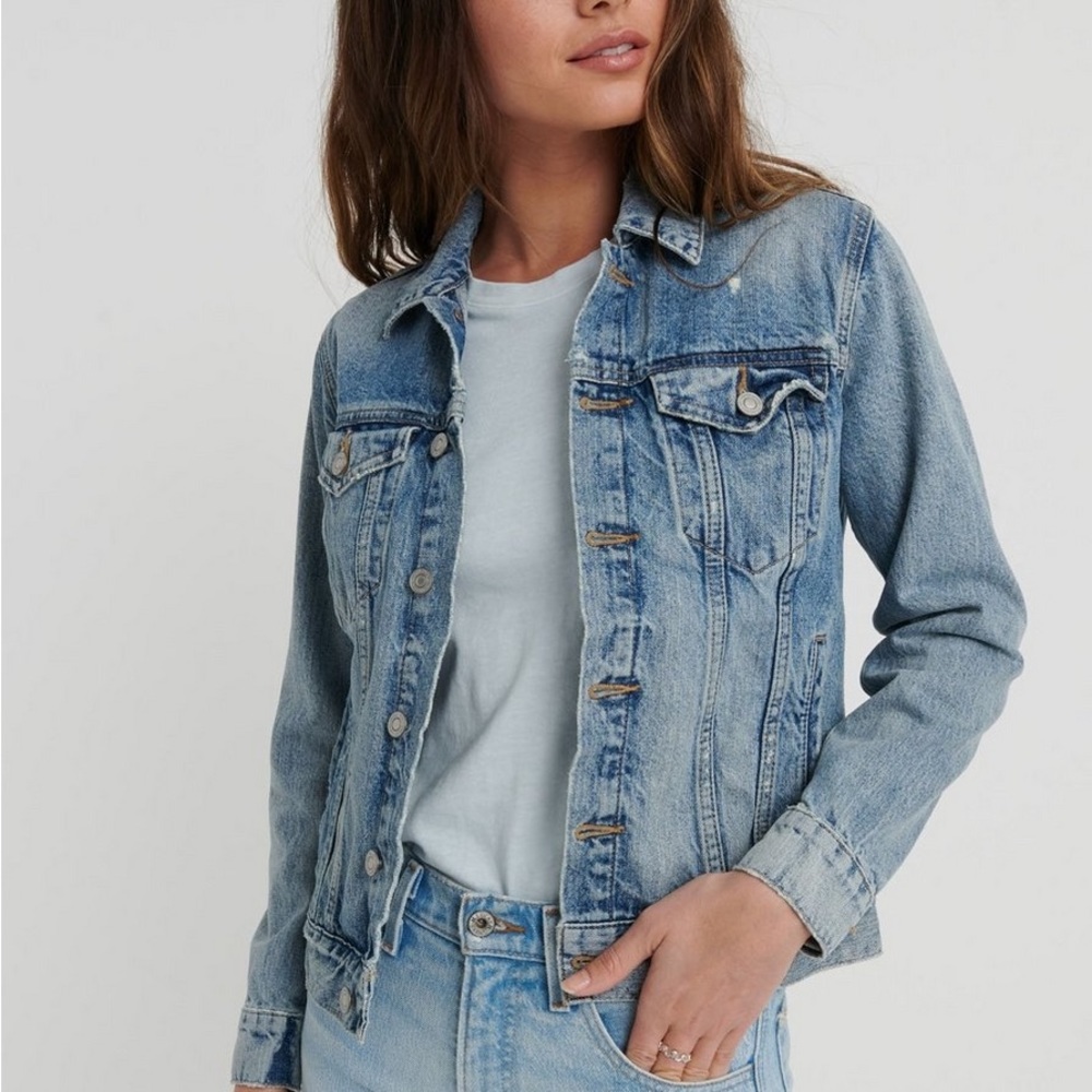 Lucky Brand Tomboy Trucker jacket jean denim jacket small medium wash distressed